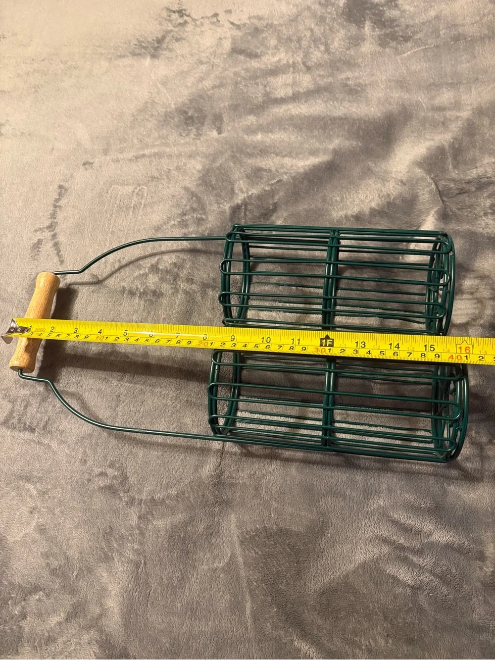 Green Metal Wire Double Bottle Swinging Caddy with Wooden Handle